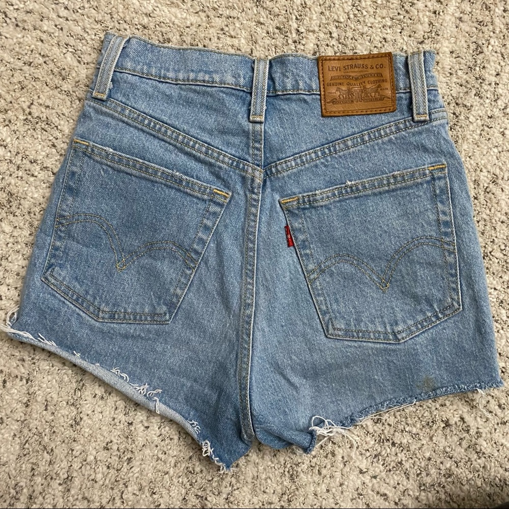 LEVIS | ribcage light wash denim shorts - Picture 2 of 5